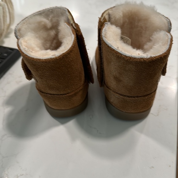 Baby girl Uggs - Picture 3 of 4